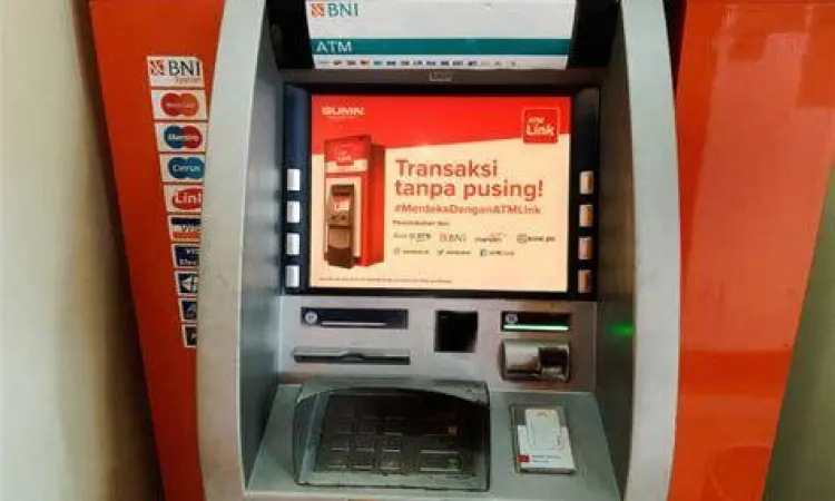 Mesin ATM BNI untuk transfer dana
