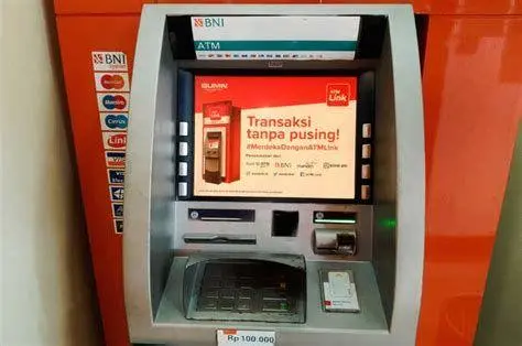 Transaksi ATM BNI Mesin ATM BNI untuk transfer dana