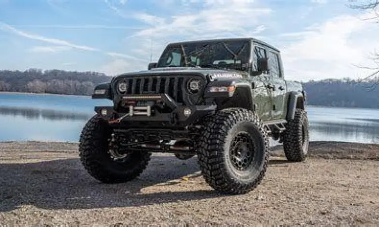 Jeep Gladiator Rubicon Jeep Gladiator Rubicon di medan off-road