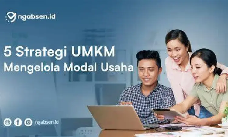 Mekanik sedang melakukan inspeksi mesin mobil bekas