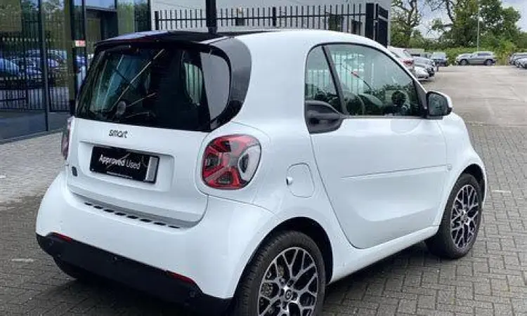 Mobil Smart Fortwo di area perkotaan