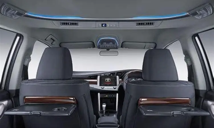 Interior Toyota Kijang Innova Reborn yang luas