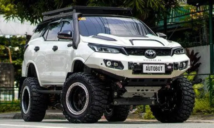 Toyota Fortuner SUV Toyota Fortuner bekas di medan offroad
