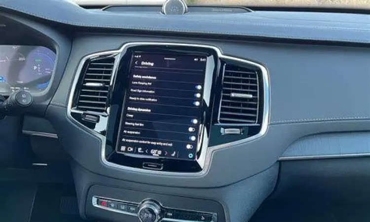 Sistem radar dan kamera pada kaca depan Volvo XC90