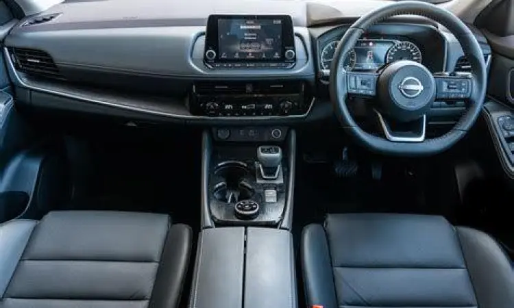 Interior Nissan X-Trail Interior mewah Nissan X-Trail dengan fitur canggih