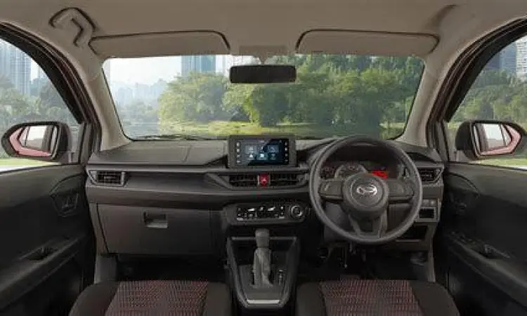 Interior Daihatsu Ayla Terbaru Interior Daihatsu Ayla dengan head unit layar sentuh