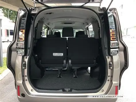 Bagasi Toyota Voxy Kapasitas bagasi Toyota Voxy yang luas
