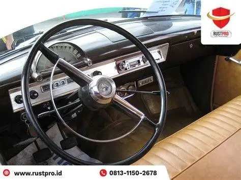 Restorasi Interior Mobil Interior mobil tua yang terawat dan bersih