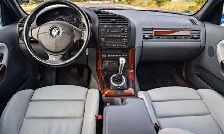 Interior BMW E36 yang masih orisinil