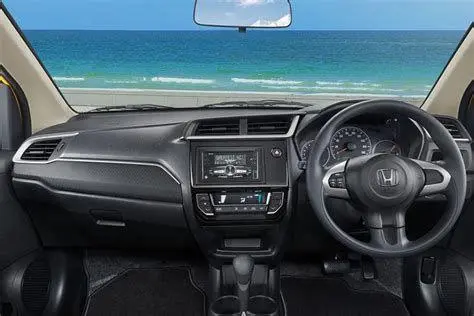 Dashboard Honda Brio RS Interior Honda Brio RS dengan head unit touchscreen