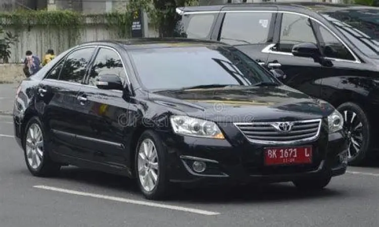 Toyota Camry XV40 warna hitam