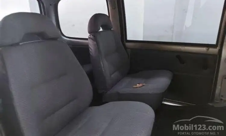 Interior kabin luas Daihatsu Espass 2003