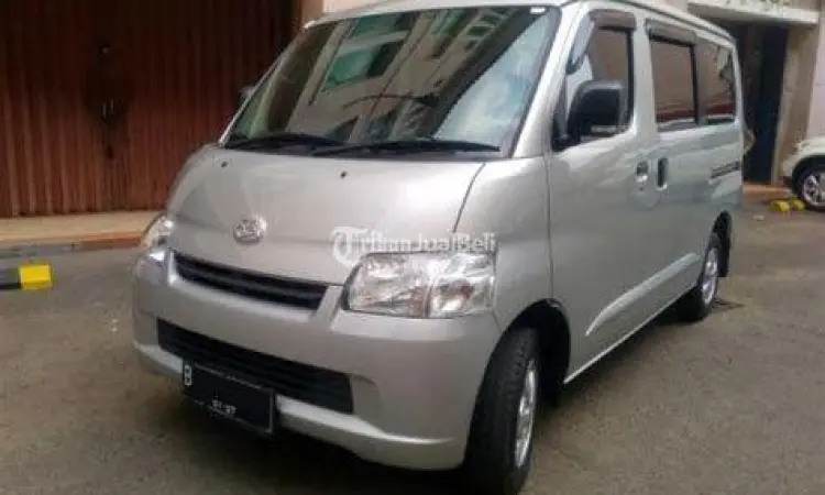 Eksterior Daihatsu Gran Max Minibus bekas warna putih