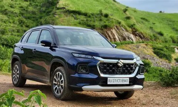 Eksterior Depan Grand Vitara Lampu LED depan Suzuki Grand Vitara yang futuristik