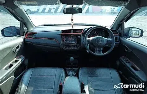 Dashboard Honda Brio RS Interior Honda Brio RS dengan head unit touchscreen