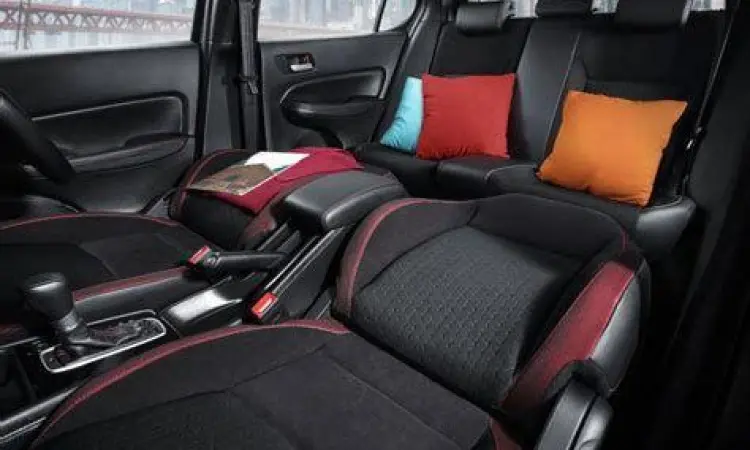Demonstrasi fitur Ultra Seat pada Honda City Hatchback