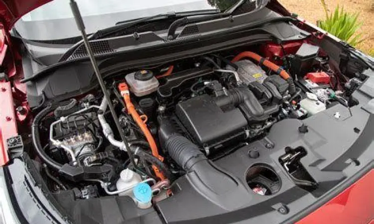 Mesin Honda HR-V Ruang mesin Honda HR-V yang terawat