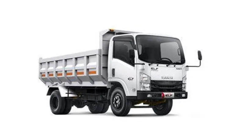 Isuzu Elf NMR Truk Isuzu Elf NMR 71 di jalan raya