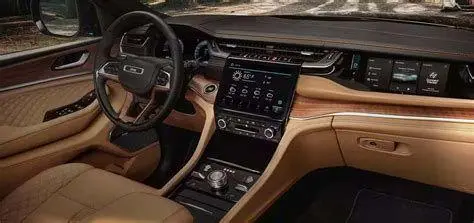 Interior Jeep Grand Cherokee Interior mewah Jeep Grand Cherokee bekas