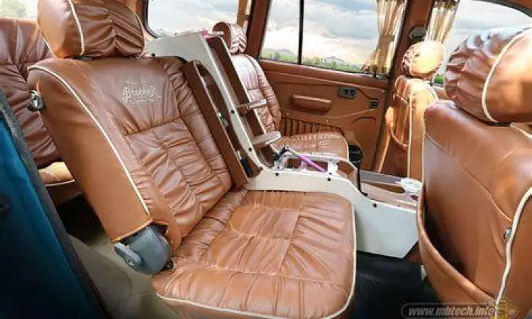 Interior Toyota Kijang Kapsul LGX yang lapang