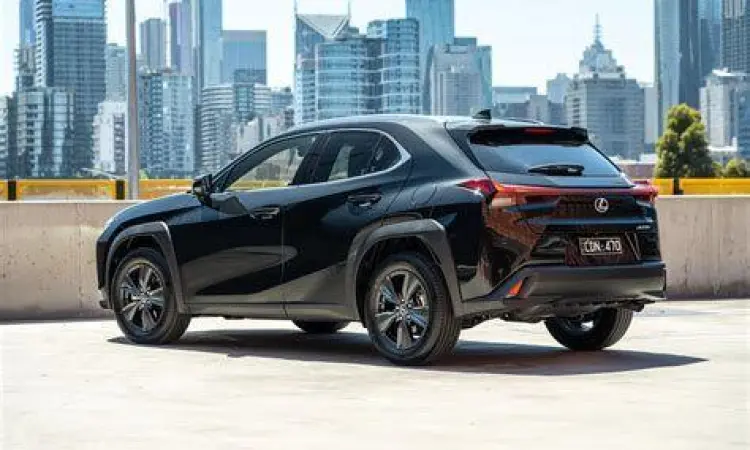 Tampilan samping Lexus UX 250h