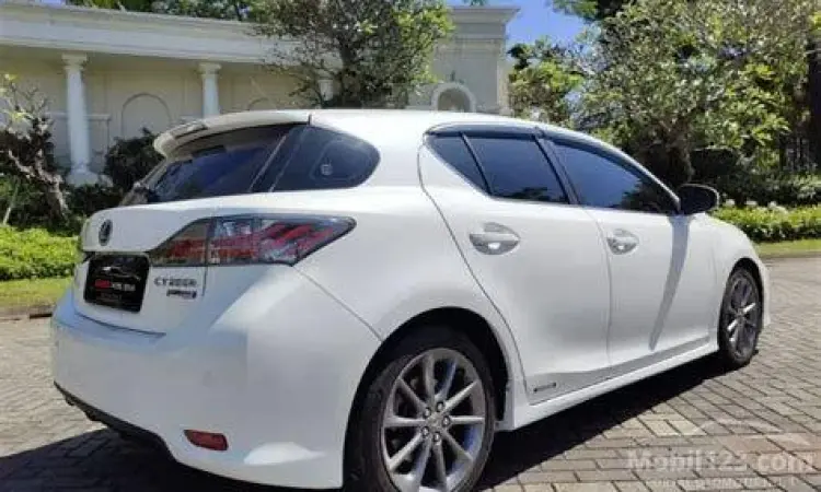 Lexus CT200h Pre-owned Lexus CT200h bekas di Indonesia