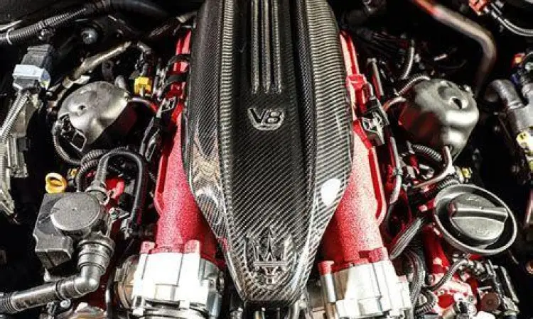 Mesin V8 Maserati Mesin V8 Maserati Levante Trofeo yang bertenaga