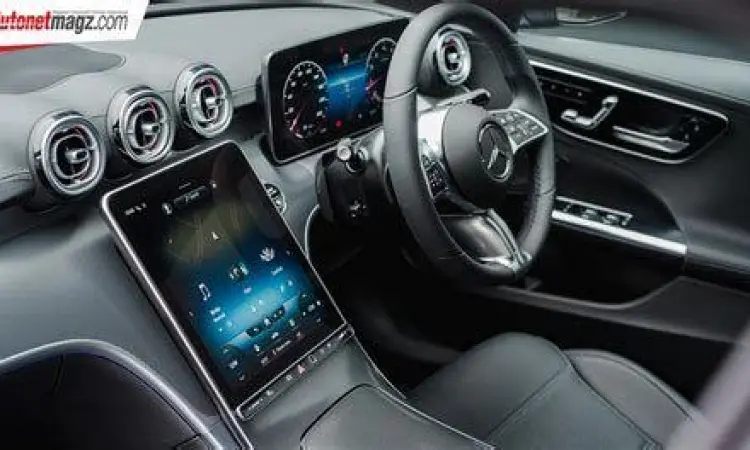 Interior mewah Mercedes-Benz C200 dengan layar MBUX besar