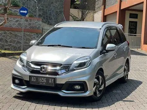 Honda Mobilio RS Bekas Honda Mobilio varian RS bekas warna silver