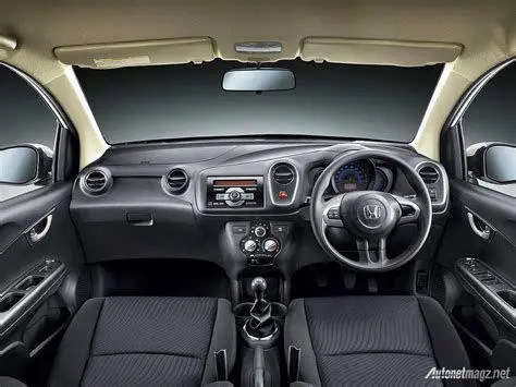 Interior Honda Mobilio Interior Honda Mobilio facelift dengan dasbor modern
