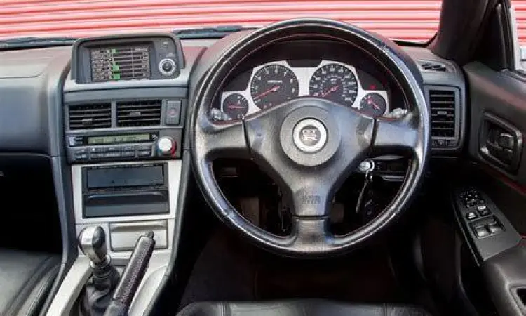 Interior Nissan Skyline GT-R R34 Interior Nissan Skyline GT-R R34 yang autentik