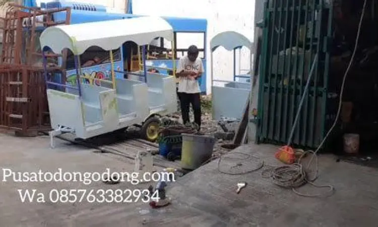 Produksi Karoseri Odong Odong Proses pembuatan bodi fiberglass mobil odong odong