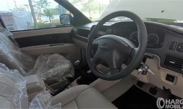Kabin Isuzu Panther Touring Interior Isuzu Panther Touring yang luas dan nyaman