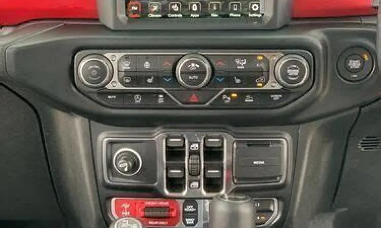 Interior Jeep Rubicon JL Interior mewah Jeep Wrangler Rubicon JL terbaru