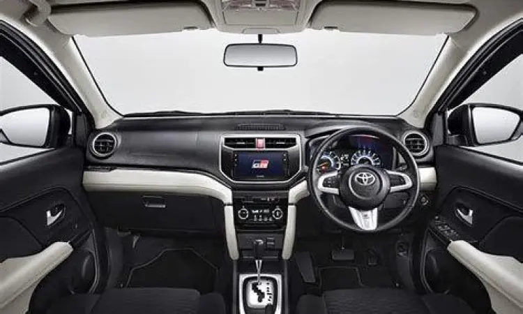 Interior dashboard Toyota Rush GR Sport dengan fitur touchscreen