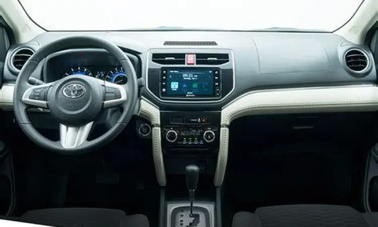 Interior Toyota Rush bekas yang masih rapi