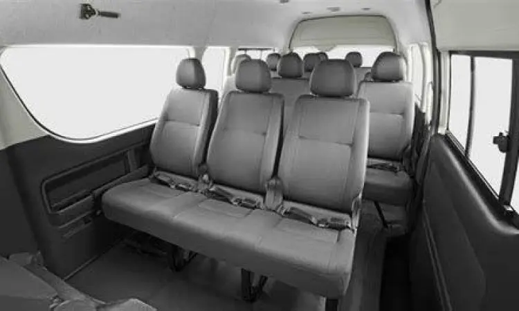 Interior Toyota Hiace Interior mewah Toyota Hiace Commuter untuk bisnis travel