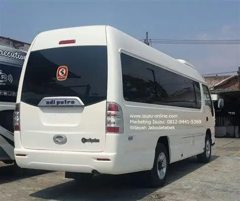 Isuzu Elf Travel Isuzu Elf Microbus buatan Karoseri Adiputro untuk armada travel