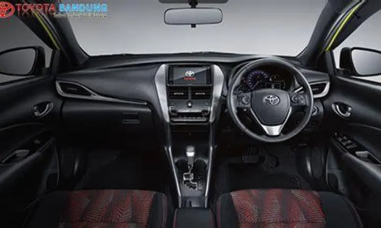 Interior Toyota Yaris 2018 Interior Toyota Yaris 2018 tipe TRD Sportivo dengan aksen jahitan merah