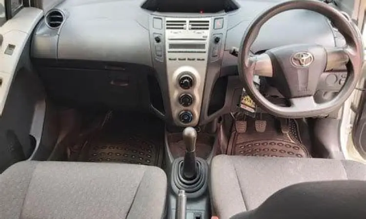 Interior Toyota Yaris Bakpao Interior Toyota Yaris bekas yang terawat