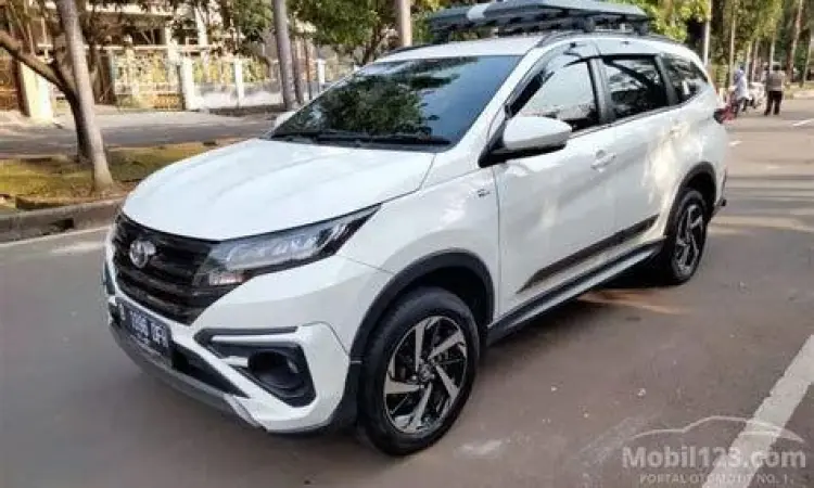 Toyota Rush GR Sport bekas eksterior depan