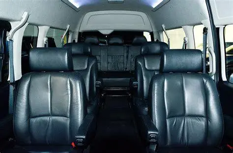 Interior Hiace Luxury Interior Toyota Hiace Luxury dengan kursi nyaman