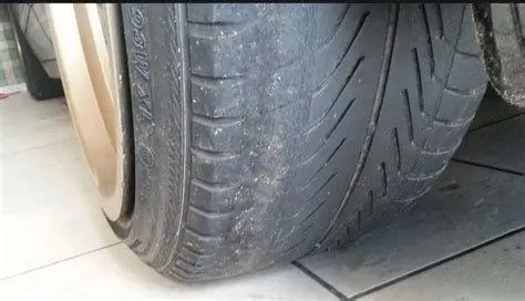 Ban Mobil Aus Tidak Rata Kondisi ban mobil yang aus tidak merata akibat jarang spooring