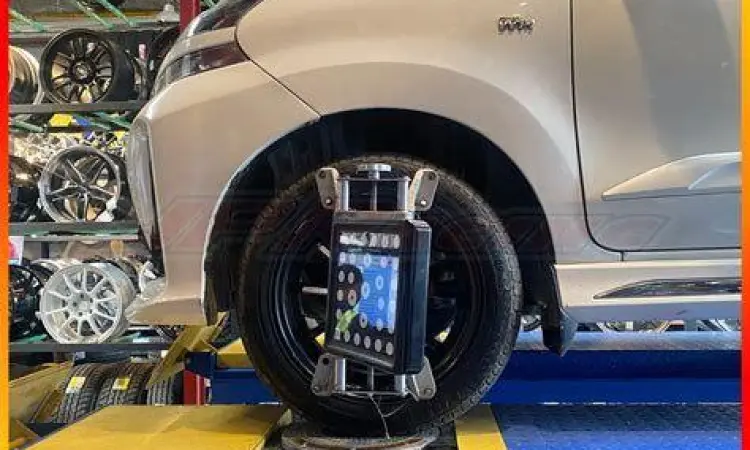 Proses penyelarasan roda menggunakan teknologi sensor 3D