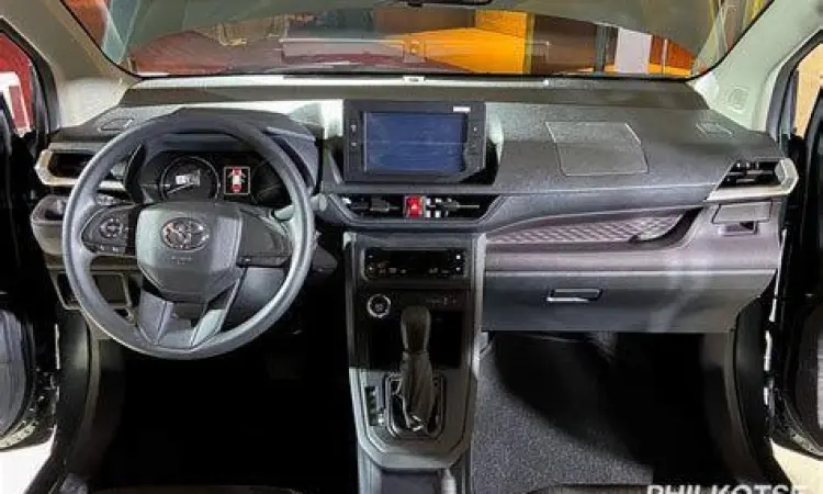 Interior mewah Toyota Avanza terbaru dengan head unit layar sentuh