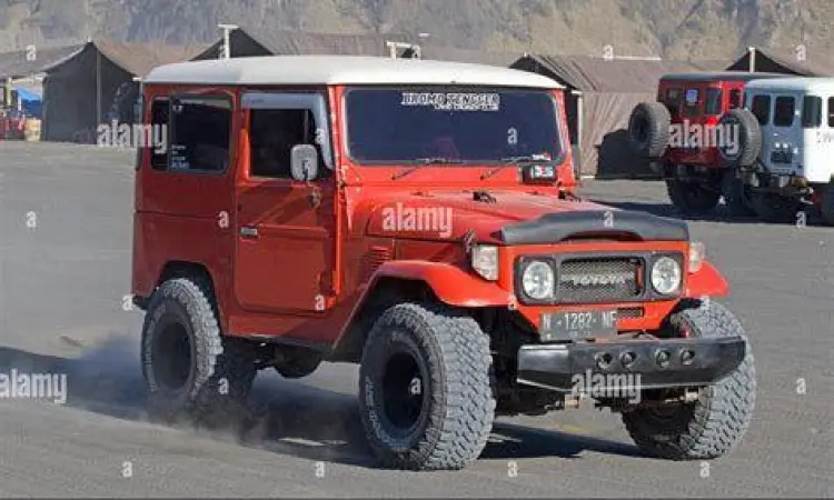 Toyota Hardtop Bromo Toyota Hardtop FJ40 di kawasan Gunung Bromo