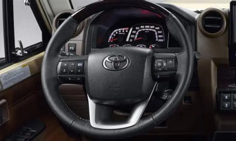 Interior Toyota FJ40 yang direstorasi orisinal
