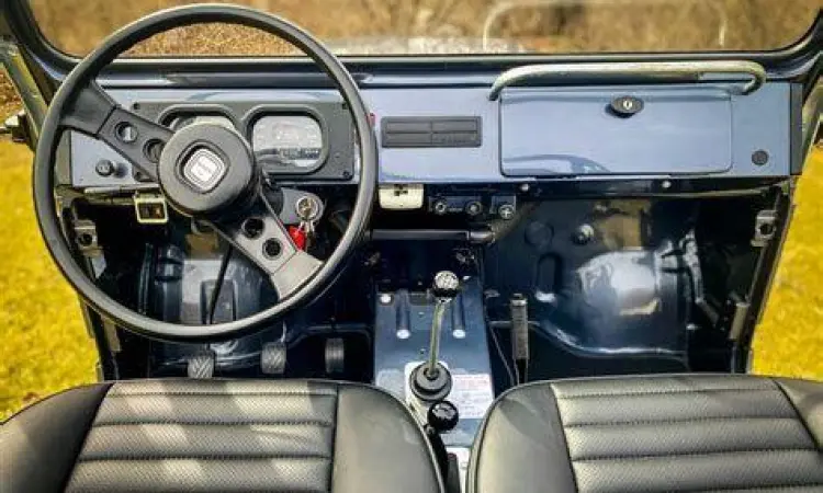 Restorasi Interior Jeep Interior minimalis Suzuki Jimny Jangkrik hasil restorasi