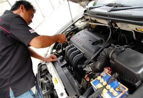 Pemeriksaan Mesin Proses pengecekan mesin mobil bekas harga 30 jutaan