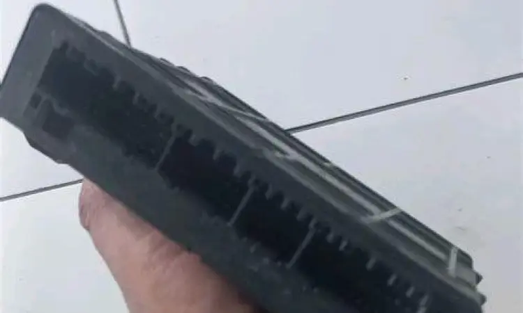 Pilihan ECU Copotan Deretan ECU mobil bekas di toko suku cadang